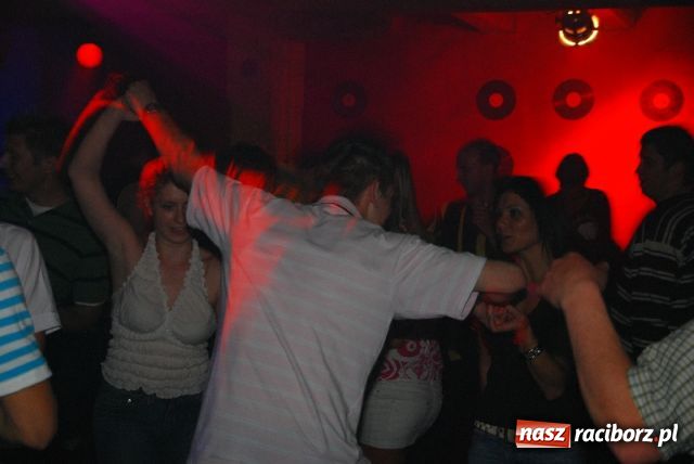 Zdjęcie w galerii na portalu naszraciborz.pl: Lustrator towarzyski wiadomości z regionu