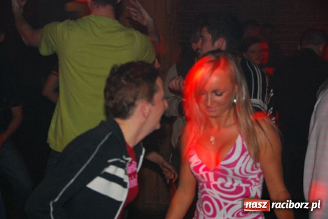 Zdjęcie w galerii na portalu naszraciborz.pl: Lustrator towarzyski wiadomości z regionu