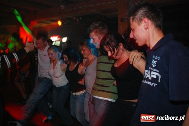 Zdjęcie w galerii na portalu naszraciborz.pl: Lustrator towarzyski wiadomości z regionu