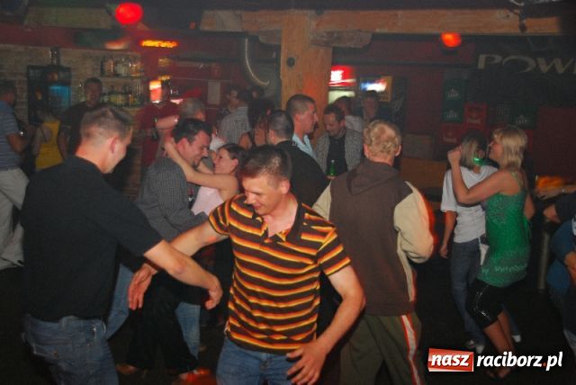 Zdjęcie w galerii na portalu naszraciborz.pl: Lustrator towarzyski wiadomości z regionu