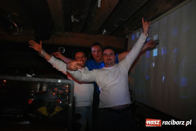 Zdjęcie w galerii na portalu naszraciborz.pl: Lustrator towarzyski wiadomości z regionu