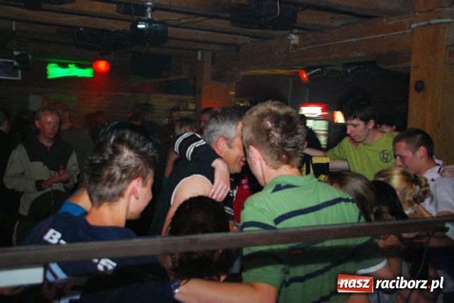 Zdjęcie w galerii na portalu naszraciborz.pl: Lustrator towarzyski wiadomości z regionu