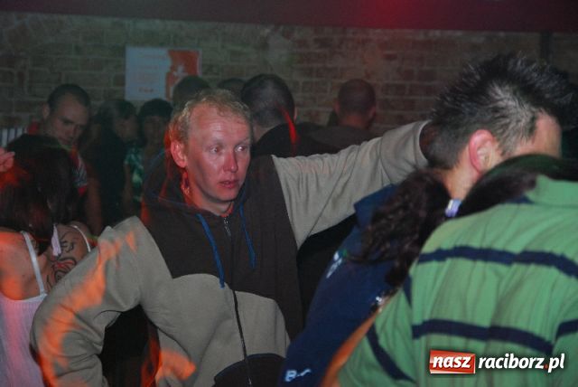 Zdjęcie w galerii na portalu naszraciborz.pl: Lustrator towarzyski wiadomości z regionu