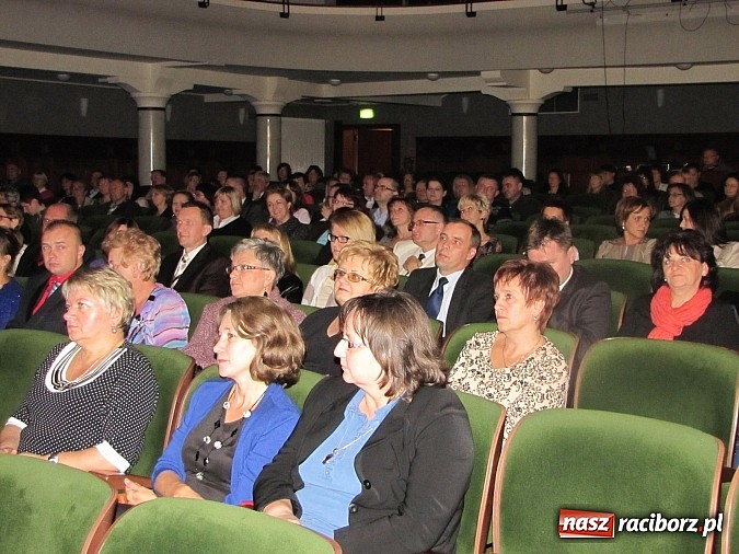 Zdjęcie w galerii na portalu naszraciborz.pl: Prezydent uhonorował nauczycieli i pracowników oświaty wiadomości z regionu