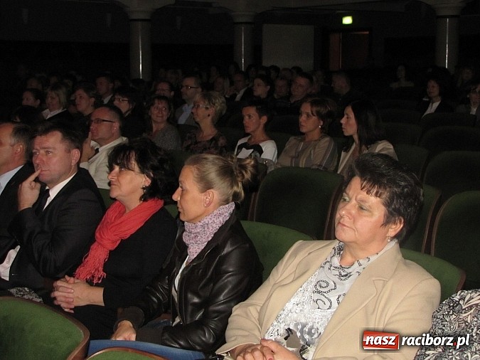 Zdjęcie w galerii na portalu naszraciborz.pl: Prezydent uhonorował nauczycieli i pracowników oświaty wiadomości z regionu