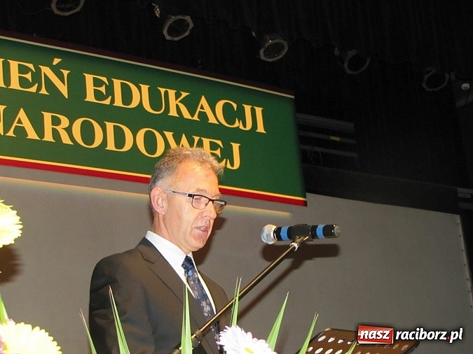 Zdjęcie w galerii na portalu naszraciborz.pl: Prezydent uhonorował nauczycieli i pracowników oświaty wiadomości z regionu