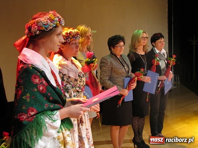 Zdjęcie w galerii na portalu naszraciborz.pl: Prezydent uhonorował nauczycieli i pracowników oświaty wiadomości z regionu