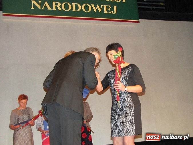 Zdjęcie w galerii na portalu naszraciborz.pl: Prezydent uhonorował nauczycieli i pracowników oświaty wiadomości z regionu