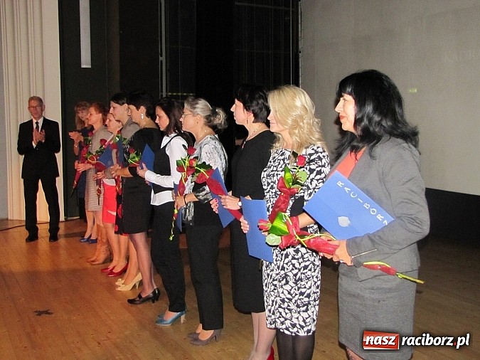 Zdjęcie w galerii na portalu naszraciborz.pl: Prezydent uhonorował nauczycieli i pracowników oświaty wiadomości z regionu