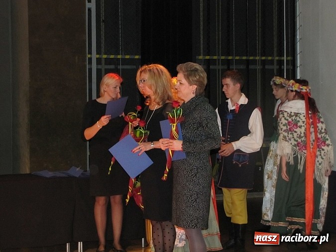 Zdjęcie w galerii na portalu naszraciborz.pl: Prezydent uhonorował nauczycieli i pracowników oświaty wiadomości z regionu