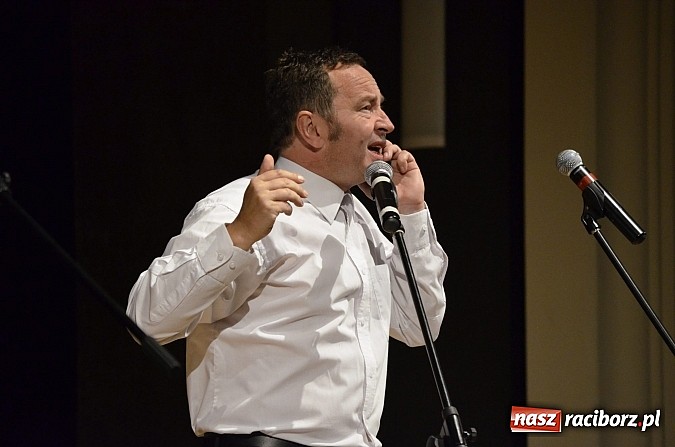 Zdjęcie w galerii na portalu naszraciborz.pl: Kabaret pod Wyrwigroszem bawił w RCK wiadomości z regionu