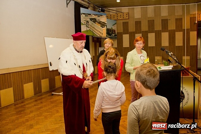 Zdjęcie w galerii na portalu naszraciborz.pl: Uniwersytet Pierwszego Wieku zainaugurował rok akademicki wiadomości z regionu