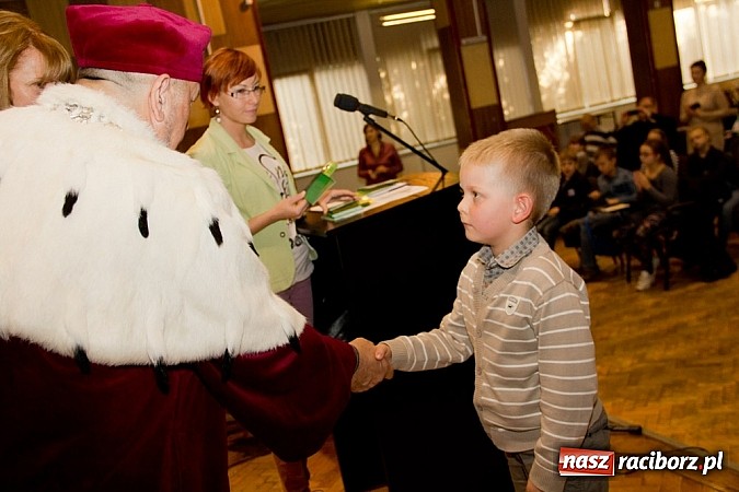 Zdjęcie w galerii na portalu naszraciborz.pl: Uniwersytet Pierwszego Wieku zainaugurował rok akademicki wiadomości z regionu