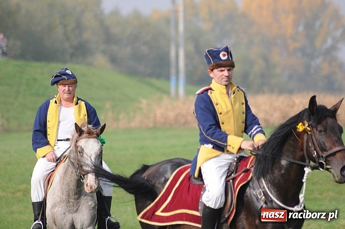 Zdjęcie w galerii na portalu naszraciborz.pl: Na Ostrogu odbył się dziś Hubertus. Lisa złapał Rafał Wochnik wiadomości z regionu