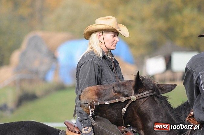 Zdjęcie w galerii na portalu naszraciborz.pl: Na Ostrogu odbył się dziś Hubertus. Lisa złapał Rafał Wochnik wiadomości z regionu