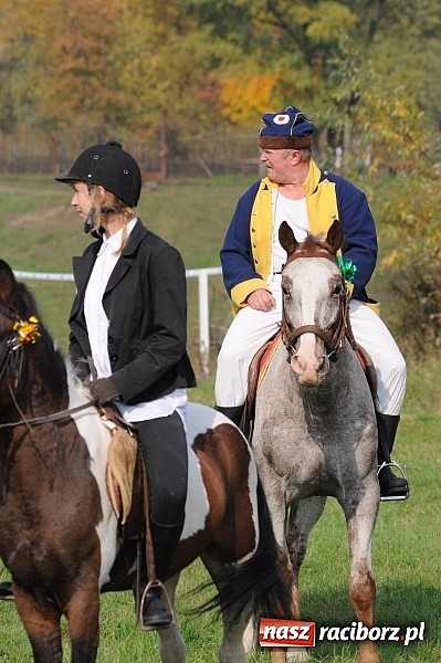 Zdjęcie w galerii na portalu naszraciborz.pl: Na Ostrogu odbył się dziś Hubertus. Lisa złapał Rafał Wochnik wiadomości z regionu