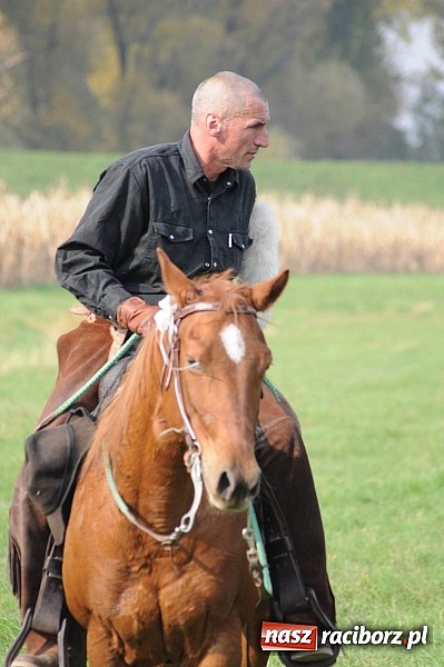 Zdjęcie w galerii na portalu naszraciborz.pl: Na Ostrogu odbył się dziś Hubertus. Lisa złapał Rafał Wochnik wiadomości z regionu