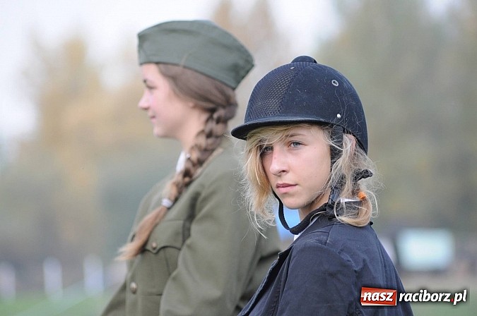 Zdjęcie w galerii na portalu naszraciborz.pl: Na Ostrogu odbył się dziś Hubertus. Lisa złapał Rafał Wochnik wiadomości z regionu