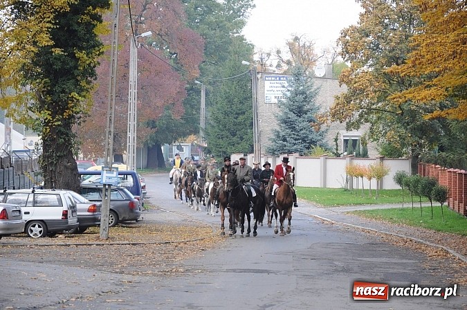 Zdjęcie w galerii na portalu naszraciborz.pl: Na Ostrogu odbył się dziś Hubertus. Lisa złapał Rafał Wochnik wiadomości z regionu