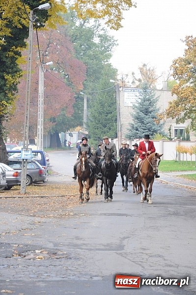 Zdjęcie w galerii na portalu naszraciborz.pl: Na Ostrogu odbył się dziś Hubertus. Lisa złapał Rafał Wochnik wiadomości z regionu