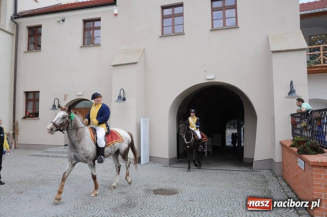 Zdjęcie w galerii na portalu naszraciborz.pl: Na Ostrogu odbył się dziś Hubertus. Lisa złapał Rafał Wochnik wiadomości z regionu