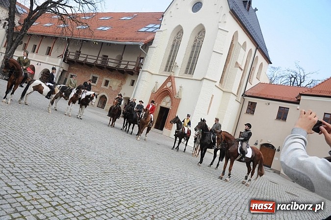 Zdjęcie w galerii na portalu naszraciborz.pl: Na Ostrogu odbył się dziś Hubertus. Lisa złapał Rafał Wochnik wiadomości z regionu