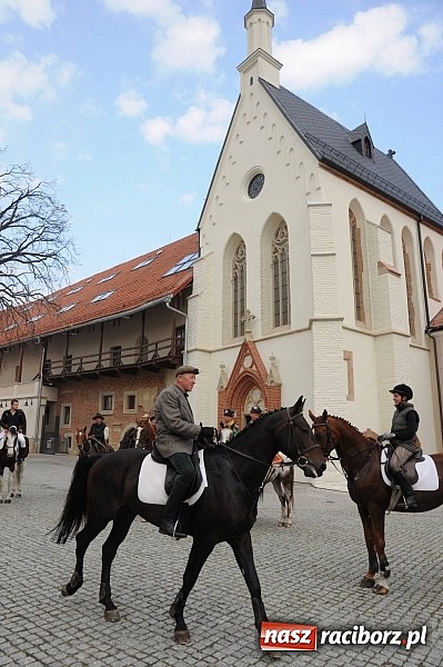 Zdjęcie w galerii na portalu naszraciborz.pl: Na Ostrogu odbył się dziś Hubertus. Lisa złapał Rafał Wochnik wiadomości z regionu