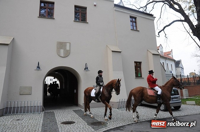 Zdjęcie w galerii na portalu naszraciborz.pl: Na Ostrogu odbył się dziś Hubertus. Lisa złapał Rafał Wochnik wiadomości z regionu