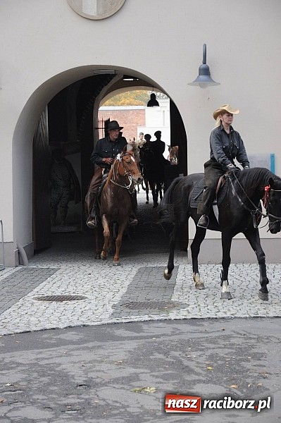 Zdjęcie w galerii na portalu naszraciborz.pl: Na Ostrogu odbył się dziś Hubertus. Lisa złapał Rafał Wochnik wiadomości z regionu
