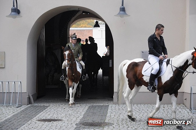 Zdjęcie w galerii na portalu naszraciborz.pl: Na Ostrogu odbył się dziś Hubertus. Lisa złapał Rafał Wochnik wiadomości z regionu