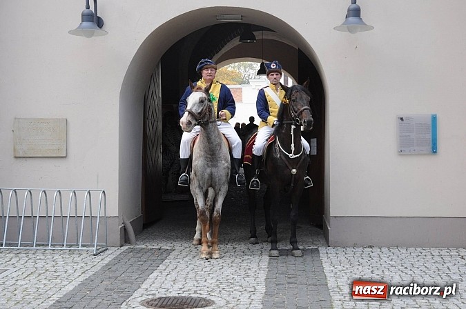 Zdjęcie w galerii na portalu naszraciborz.pl: Na Ostrogu odbył się dziś Hubertus. Lisa złapał Rafał Wochnik wiadomości z regionu
