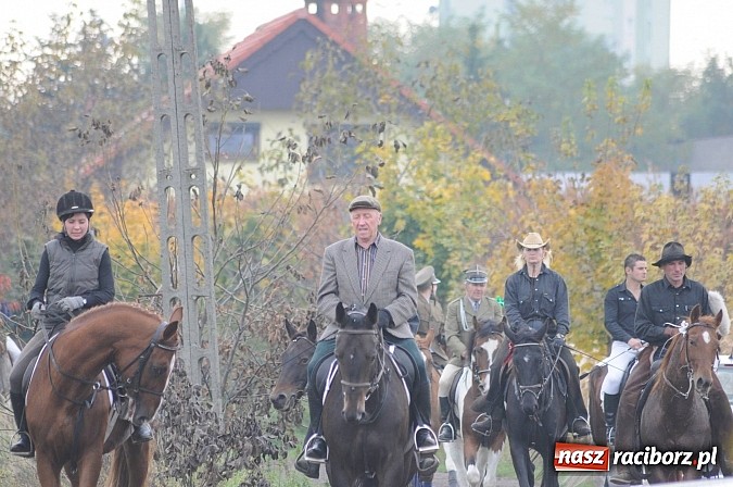 Zdjęcie w galerii na portalu naszraciborz.pl: Na Ostrogu odbył się dziś Hubertus. Lisa złapał Rafał Wochnik wiadomości z regionu
