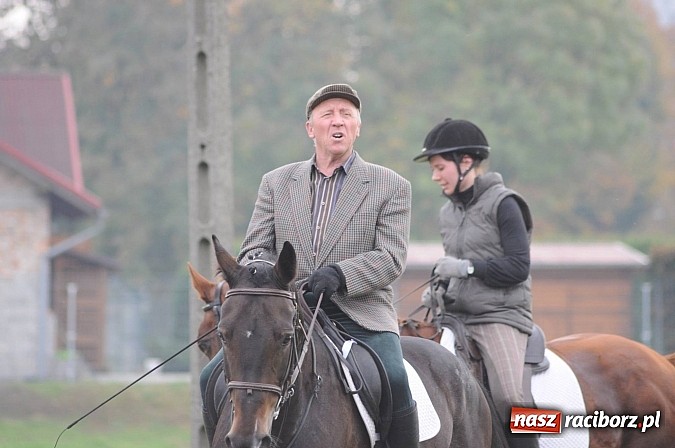 Zdjęcie w galerii na portalu naszraciborz.pl: Na Ostrogu odbył się dziś Hubertus. Lisa złapał Rafał Wochnik wiadomości z regionu