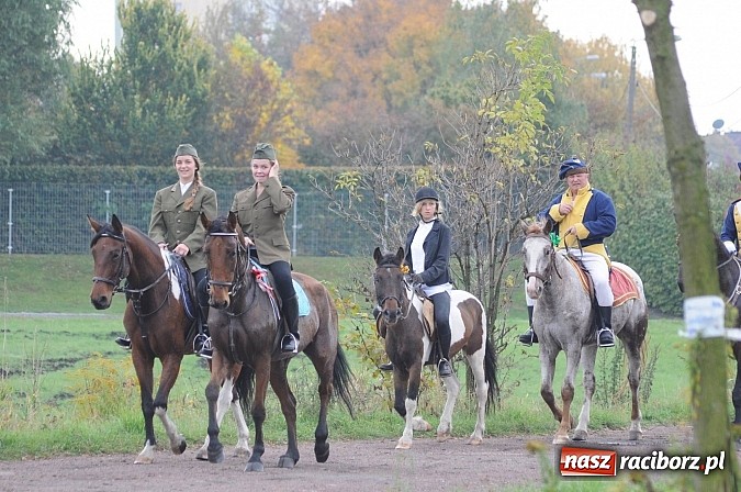 Zdjęcie w galerii na portalu naszraciborz.pl: Na Ostrogu odbył się dziś Hubertus. Lisa złapał Rafał Wochnik wiadomości z regionu