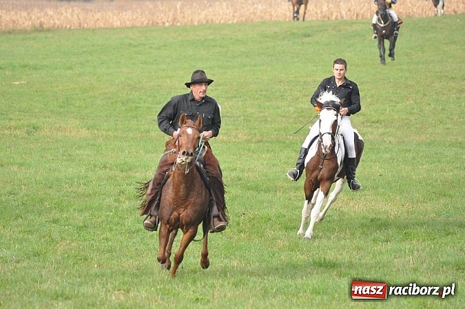 Zdjęcie w galerii na portalu naszraciborz.pl: Na Ostrogu odbył się dziś Hubertus. Lisa złapał Rafał Wochnik wiadomości z regionu