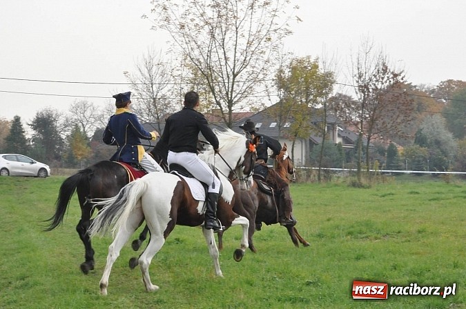 Zdjęcie w galerii na portalu naszraciborz.pl: Na Ostrogu odbył się dziś Hubertus. Lisa złapał Rafał Wochnik wiadomości z regionu