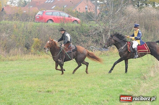 Zdjęcie w galerii na portalu naszraciborz.pl: Na Ostrogu odbył się dziś Hubertus. Lisa złapał Rafał Wochnik wiadomości z regionu