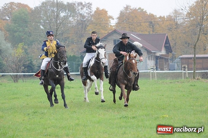 Zdjęcie w galerii na portalu naszraciborz.pl: Na Ostrogu odbył się dziś Hubertus. Lisa złapał Rafał Wochnik wiadomości z regionu