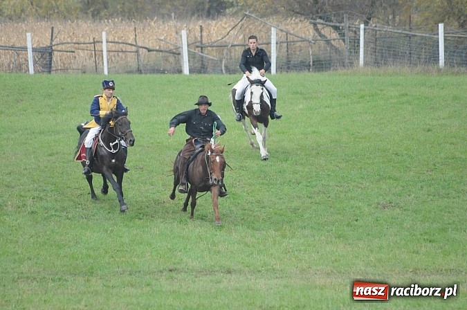 Zdjęcie w galerii na portalu naszraciborz.pl: Na Ostrogu odbył się dziś Hubertus. Lisa złapał Rafał Wochnik wiadomości z regionu