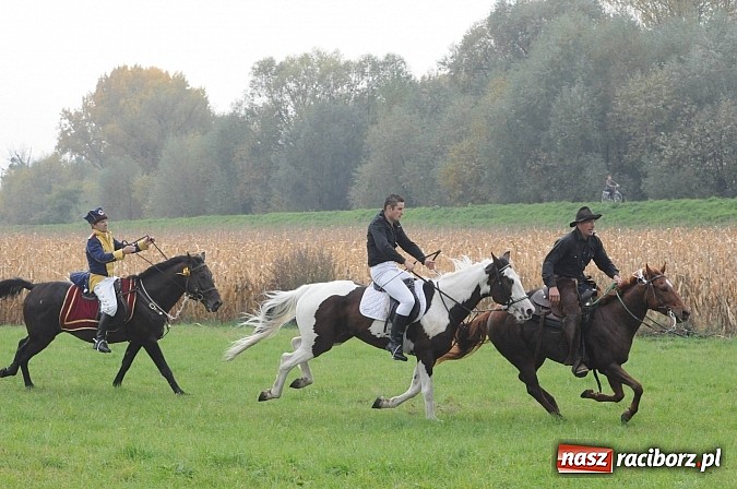 Zdjęcie w galerii na portalu naszraciborz.pl: Na Ostrogu odbył się dziś Hubertus. Lisa złapał Rafał Wochnik wiadomości z regionu