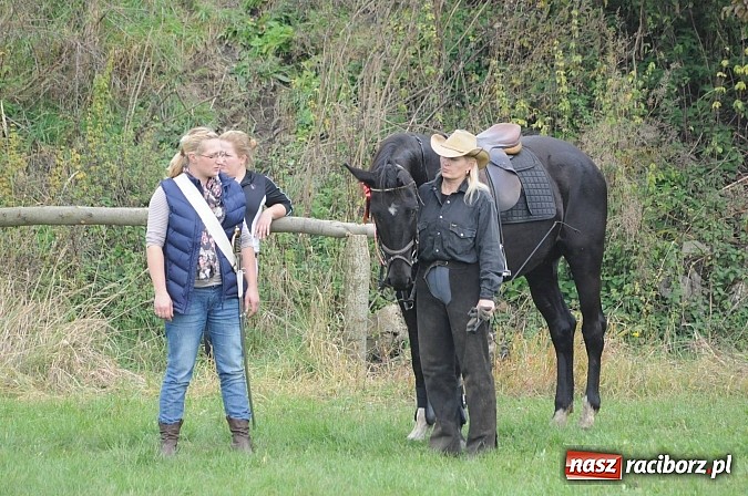 Zdjęcie w galerii na portalu naszraciborz.pl: Na Ostrogu odbył się dziś Hubertus. Lisa złapał Rafał Wochnik wiadomości z regionu