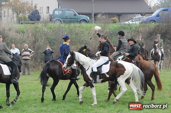 Zdjęcie w galerii na portalu naszraciborz.pl: Na Ostrogu odbył się dziś Hubertus. Lisa złapał Rafał Wochnik wiadomości z regionu