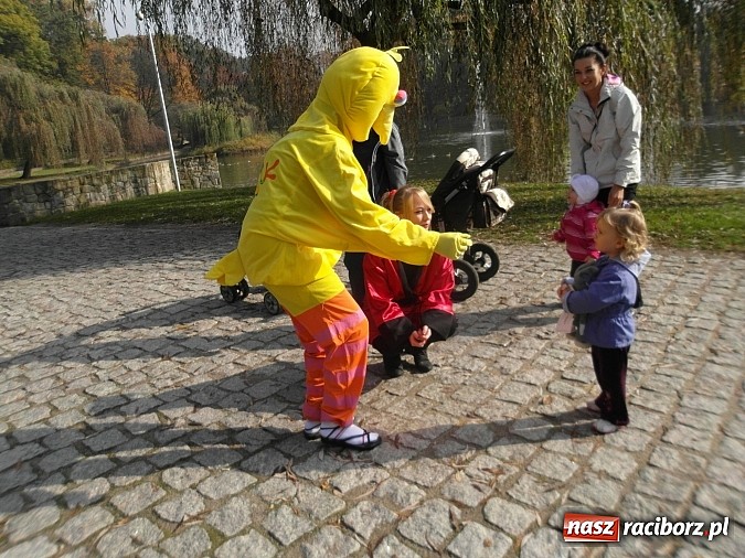 Zdjęcie w galerii na portalu naszraciborz.pl: Dalekowschodni bieg w japonkach w sercu Raciborza wiadomości z regionu