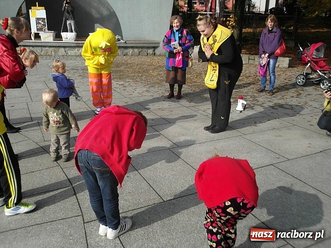 Zdjęcie w galerii na portalu naszraciborz.pl: Dalekowschodni bieg w japonkach w sercu Raciborza wiadomości z regionu