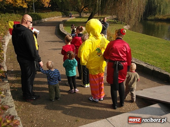 Zdjęcie w galerii na portalu naszraciborz.pl: Dalekowschodni bieg w japonkach w sercu Raciborza wiadomości z regionu