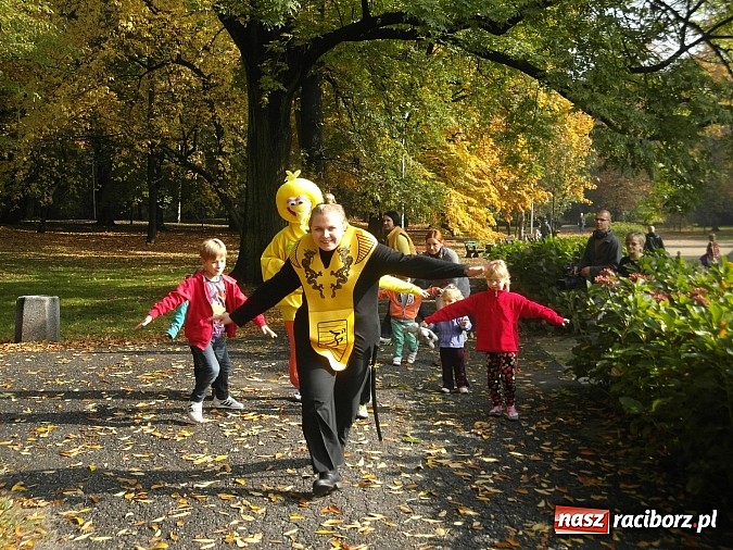 Zdjęcie w galerii na portalu naszraciborz.pl: Dalekowschodni bieg w japonkach w sercu Raciborza wiadomości z regionu