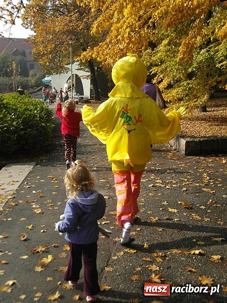 Zdjęcie w galerii na portalu naszraciborz.pl: Dalekowschodni bieg w japonkach w sercu Raciborza wiadomości z regionu