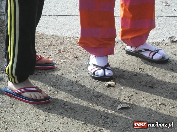 Zdjęcie w galerii na portalu naszraciborz.pl: Dalekowschodni bieg w japonkach w sercu Raciborza wiadomości z regionu