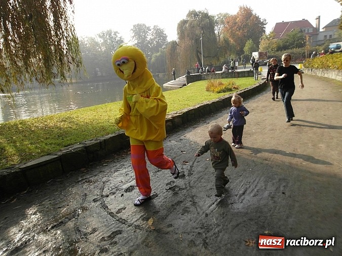 Zdjęcie w galerii na portalu naszraciborz.pl: Dalekowschodni bieg w japonkach w sercu Raciborza wiadomości z regionu