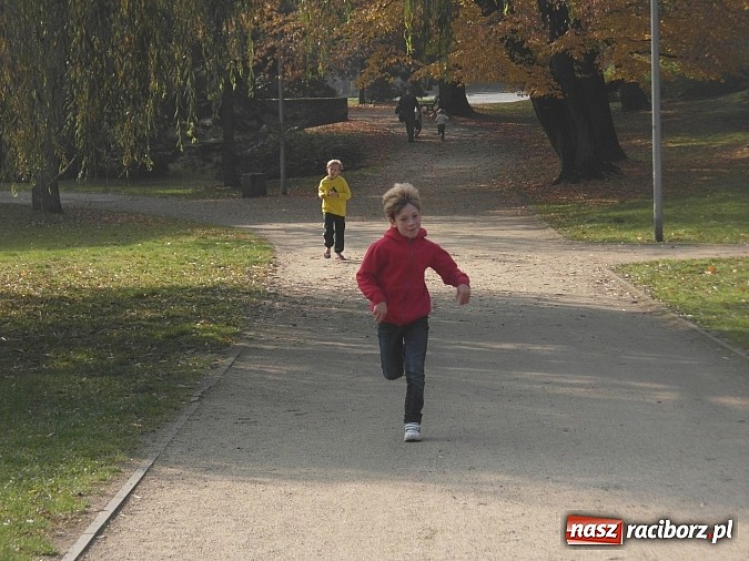 Zdjęcie w galerii na portalu naszraciborz.pl: Dalekowschodni bieg w japonkach w sercu Raciborza wiadomości z regionu